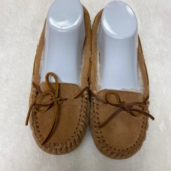 Minnetonka‎ Women's Cally Moccasin Slippers, size 7 - Picture 1 of 9